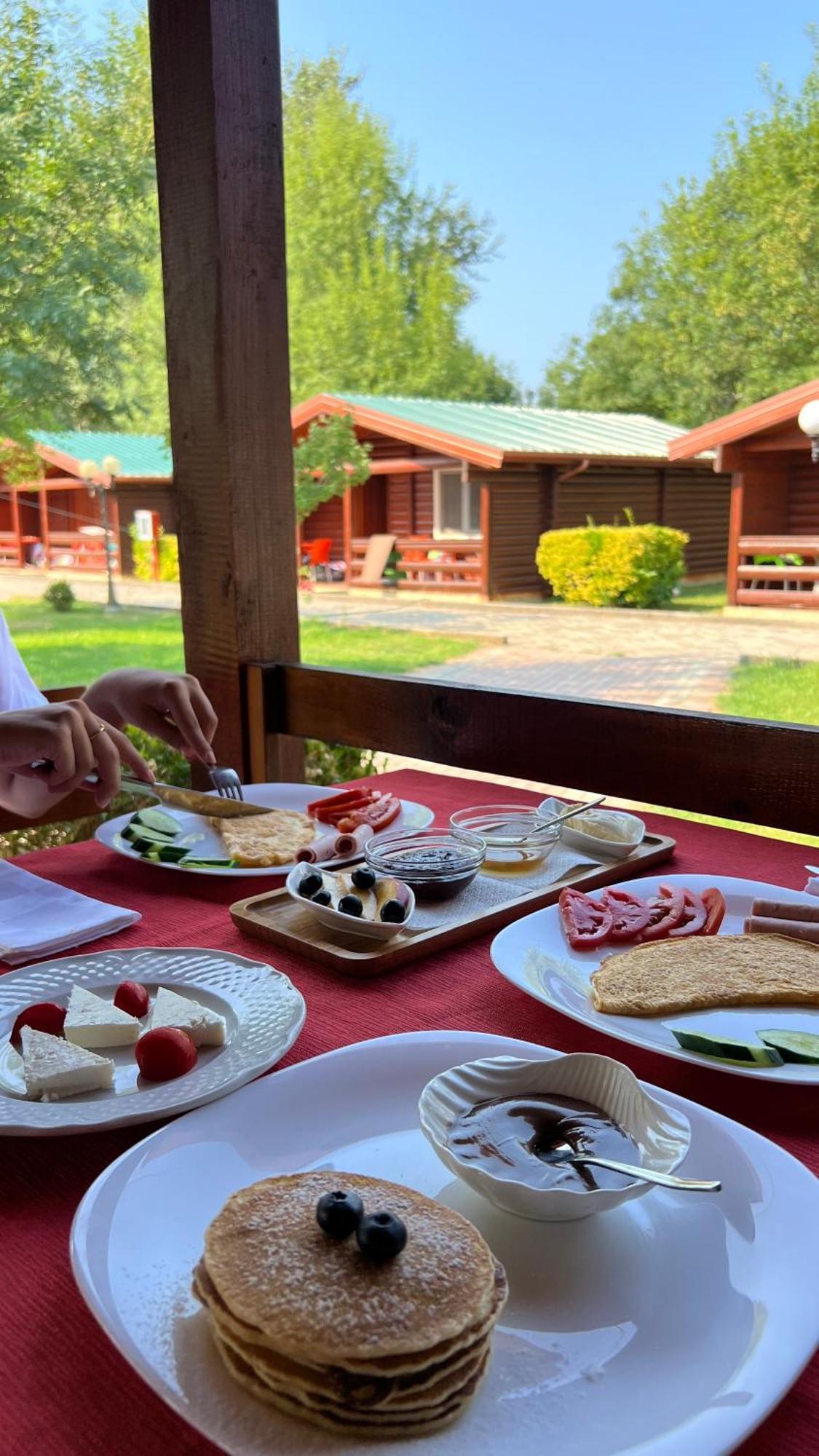 Kompleksi Turistik Leonardo Chalet Shëngjin